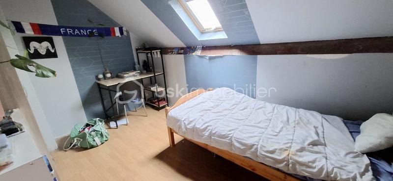 Maison traditionnelle - 185 m² - 10 pièces