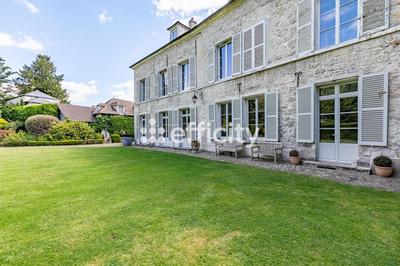 Maison - 463 m² - 12 pièces