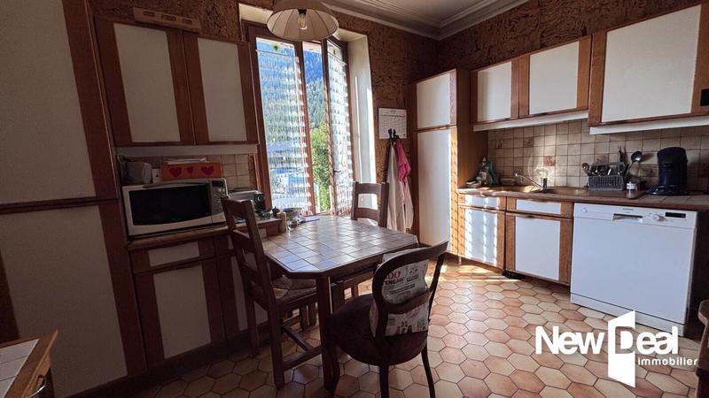 Maison - 282 m² - 8 pièces