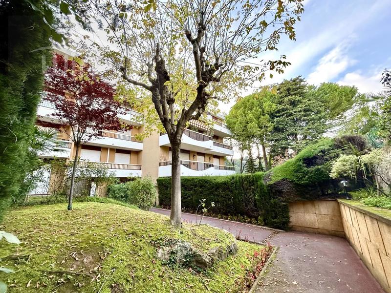 Appartement - 82 m² - 3 pièces