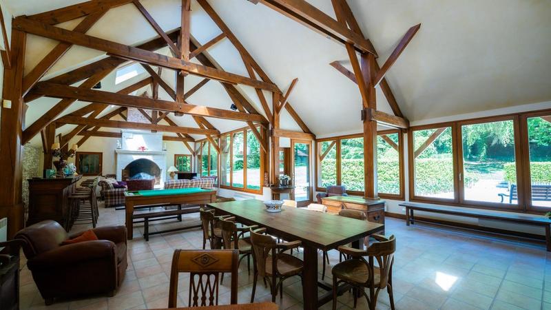 Maison - 660 m² - 16 pièces