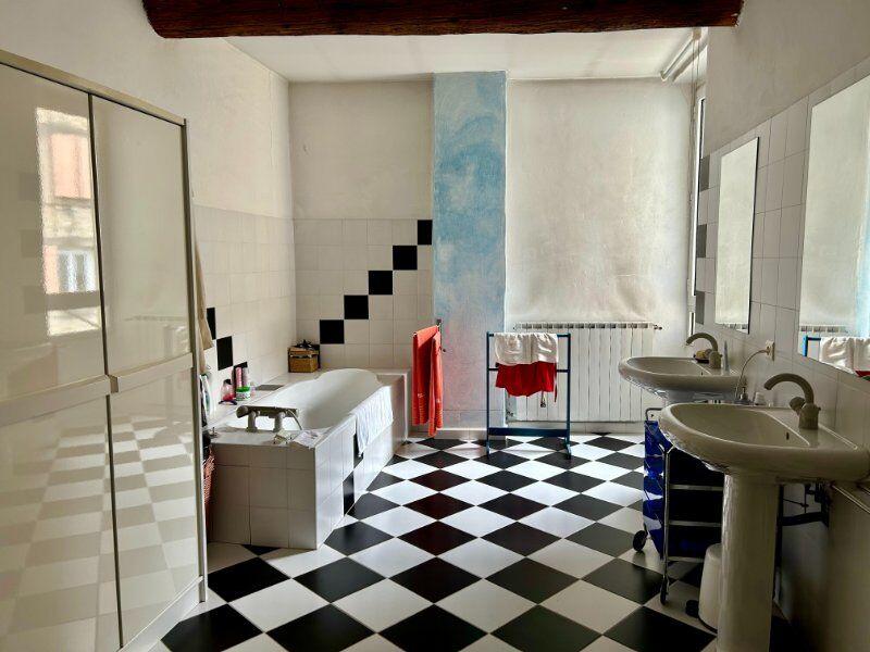 Maison - 280 m² - 8 pièces