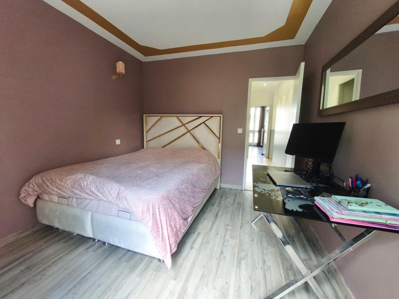 Appartement - 80 m² - 5 pièces