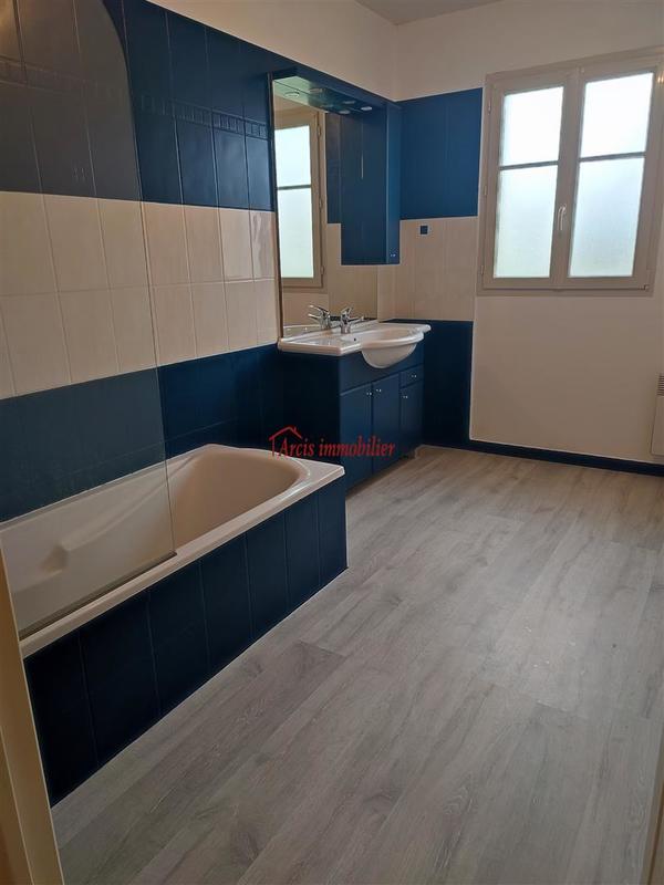Maison - 104 m² - 5 pièces