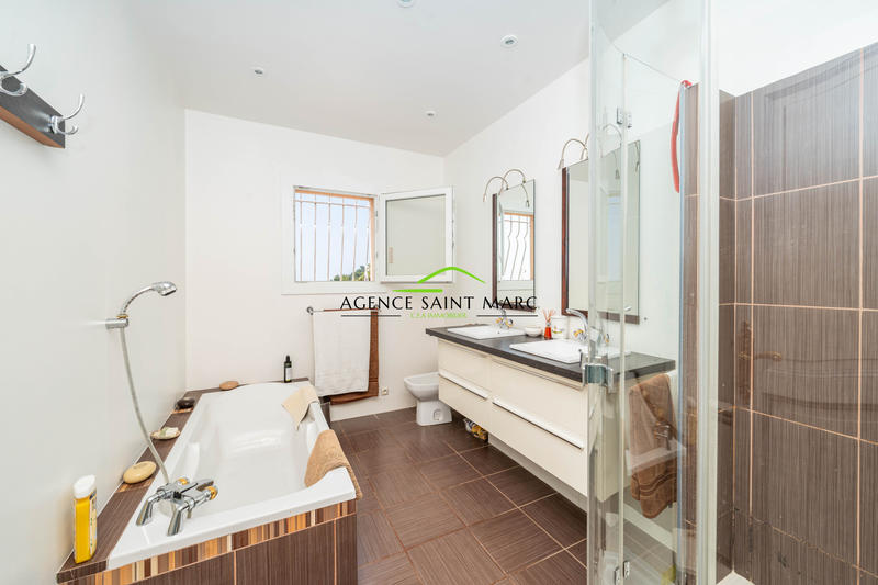 Villa - 235 m² - 6 pièces