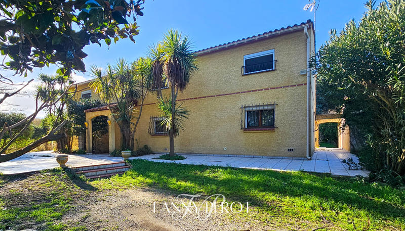 Maison - 220 m² - 8 pièces