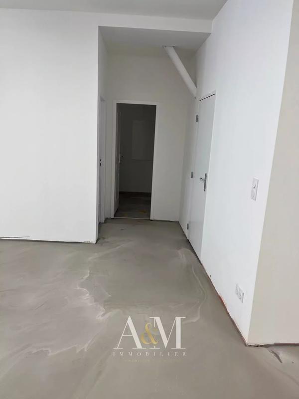 Local commercial - 144 m² - 2 pièces