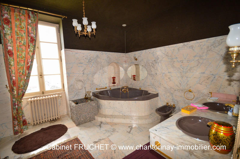 Maison - 420 m² - 13 pièces