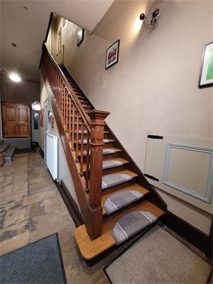 Maison - 385 m² - 9 pièces