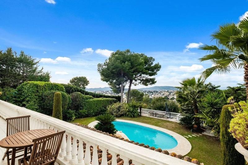 Villa - 250 m² - 7 pièces