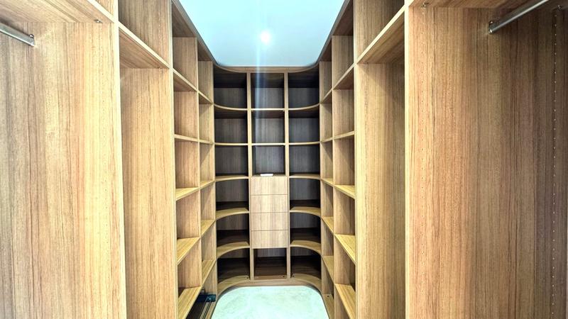 Maison - 235 m² - 7 pièces