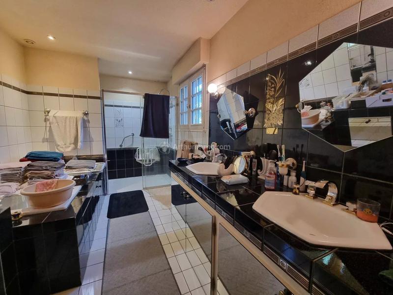 Maison - 288 m² - 9 pièces