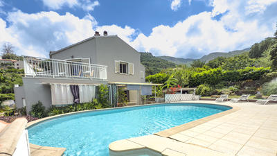 Maison - 370 m² - 14 pièces