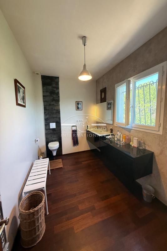 Villa - 208 m² - 4 pièces