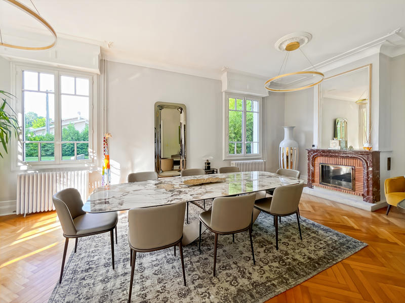 Maison - 215 m² - 8 pièces