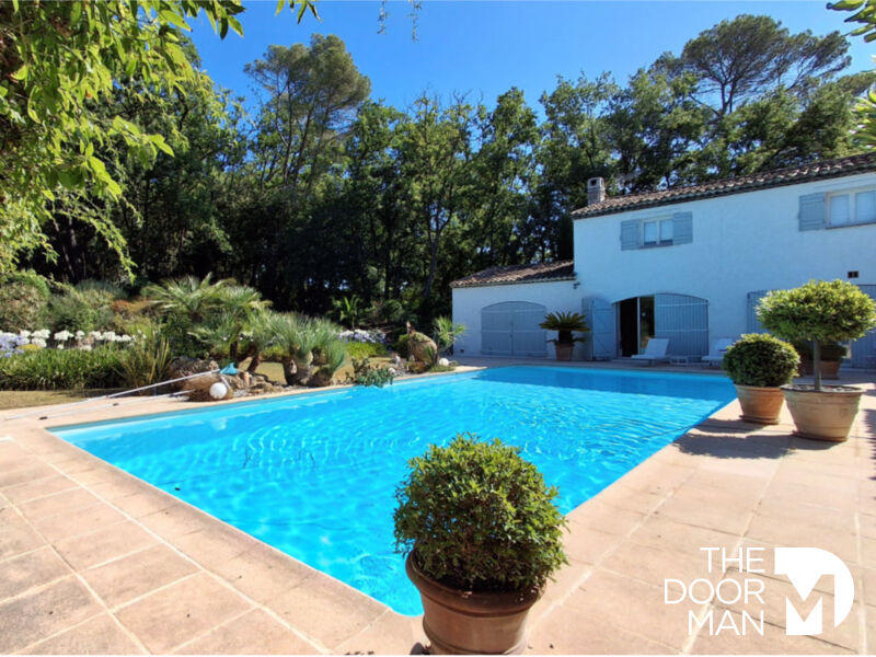 Villa - 204 m² - 3 pièces