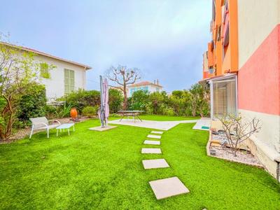 Appartement - 90 m² - 5 pièces