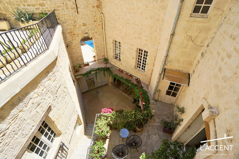 Maison - 437 m² - 14 pièces