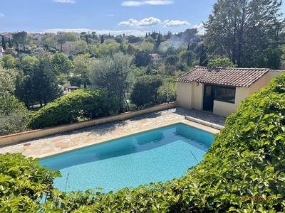 Maison - 190 m² - 6 pièces