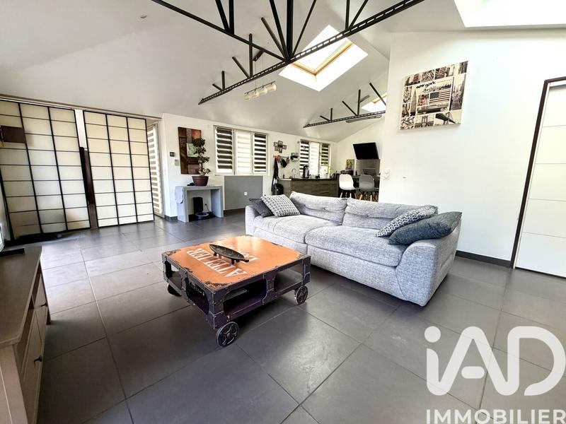 Maison - 223 m² - 9 pièces