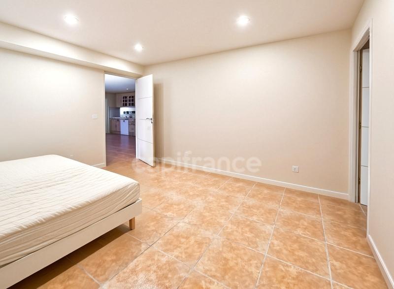 Maison - 272 m² - 10 pièces