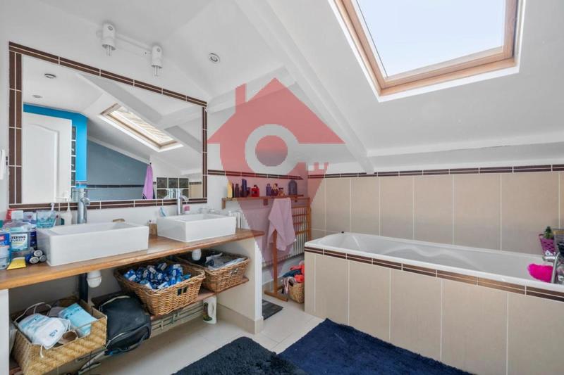 Propriété - 399 m² - 13 pièces