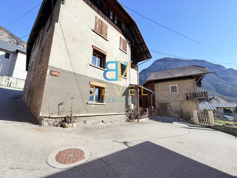 Maison - 324 m² - 5 pièces