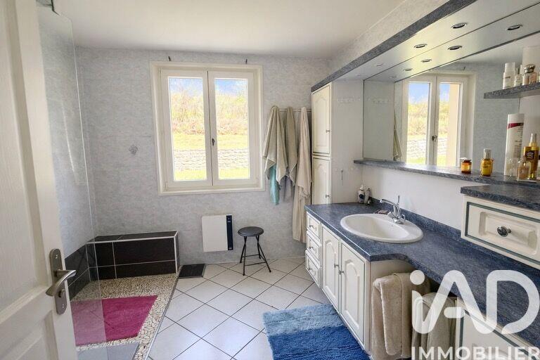 Maison - 210 m² - 9 pièces