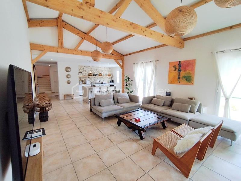 Villa - 219 m² - 8 pièces