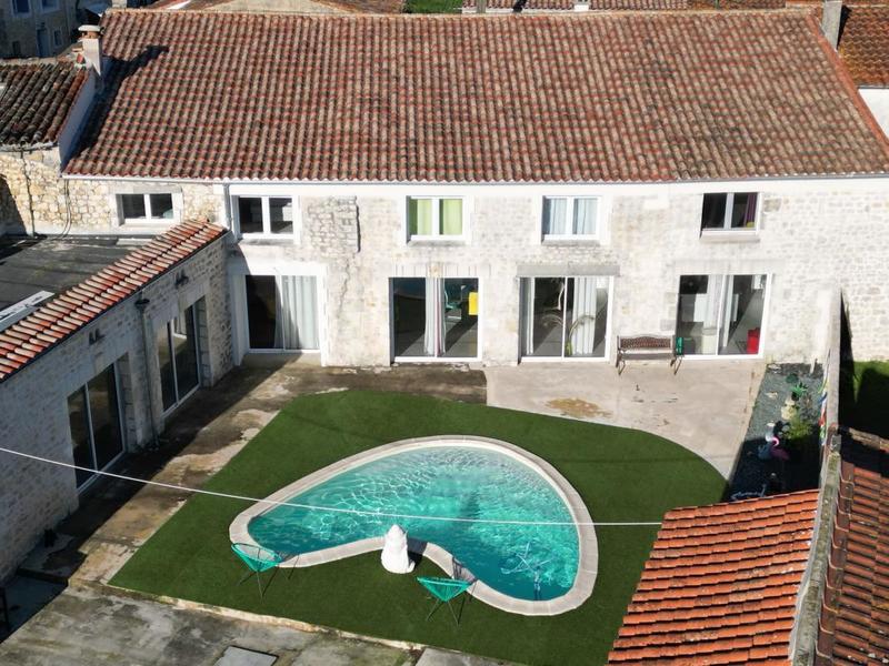 Maison - 371 m² - 11 pièces