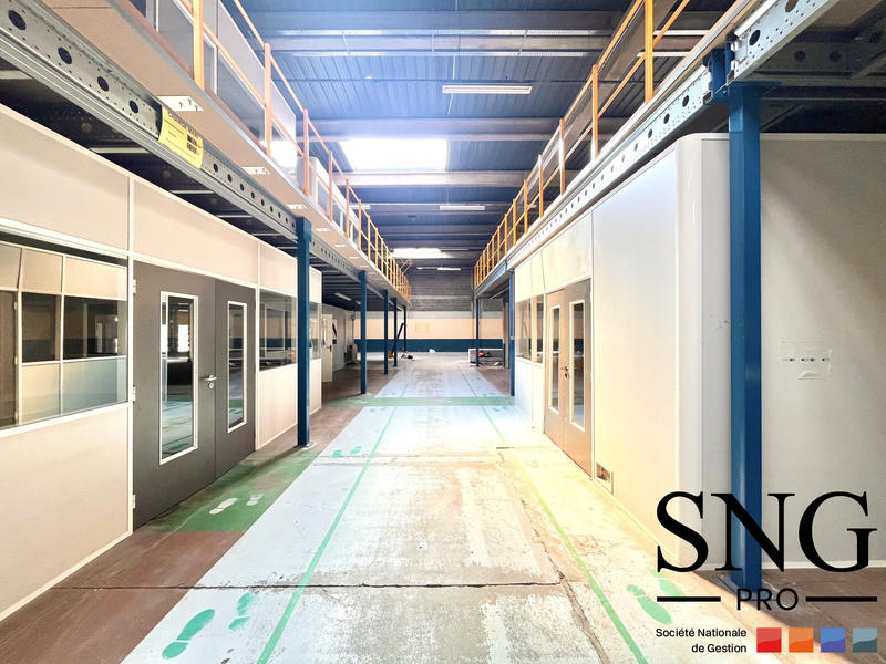 Entrepôt - 1 150 m²