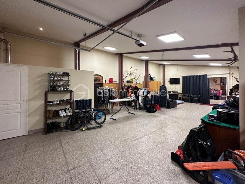 Local d'activité / Entrepôt - 300 m² - 6 pièces