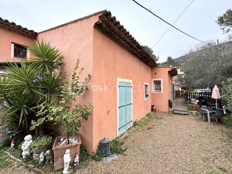 Maison - 200 m² - 6 pièces