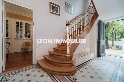 Propriété - 541 m² - 12 pièces