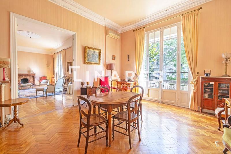 Appartement - 204 m² - 6 pièces