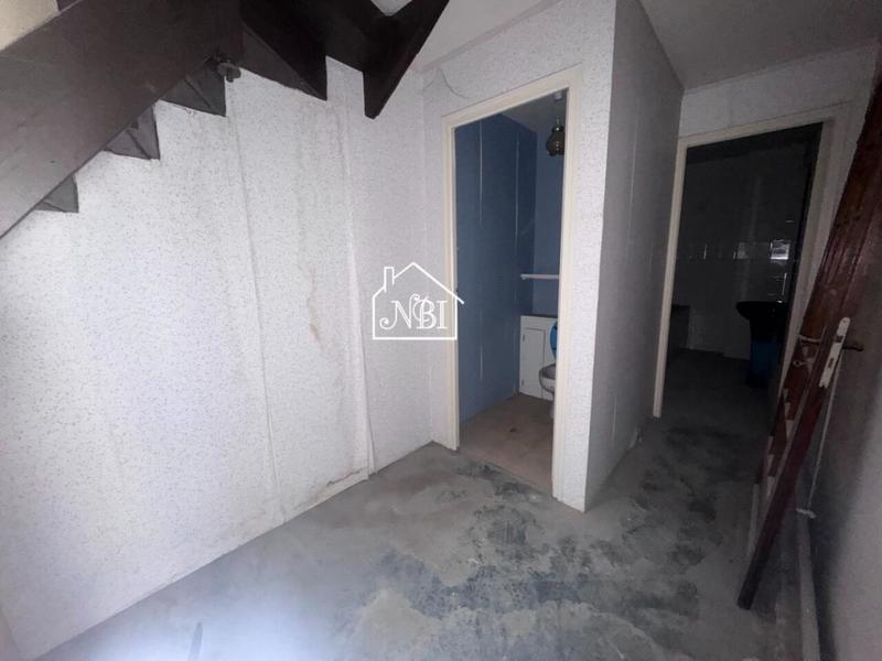 Local d'activité / Entrepôt - 323 m²