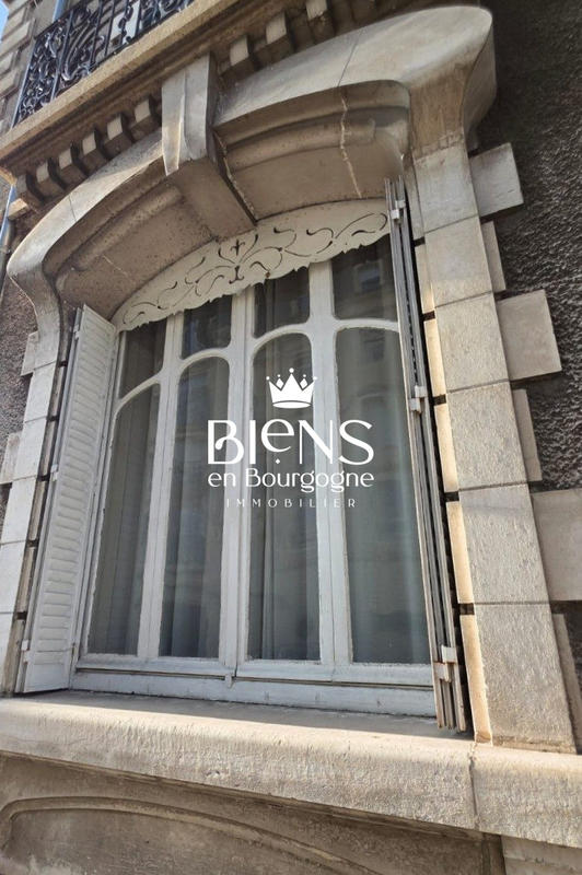 Maison - 200 m² - 9 pièces