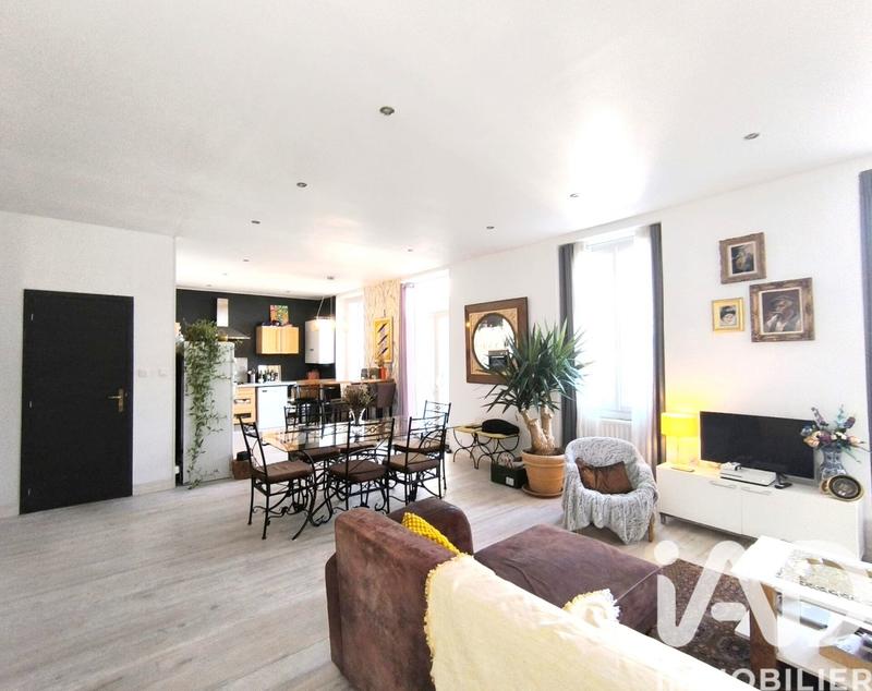 Maison - 230 m² - 8 pièces