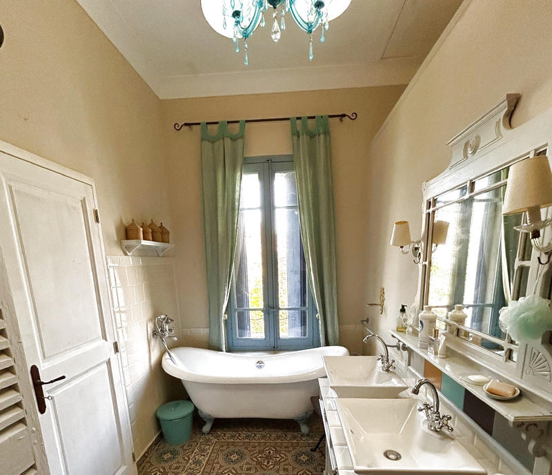 Maison - 214 m² - 7 pièces