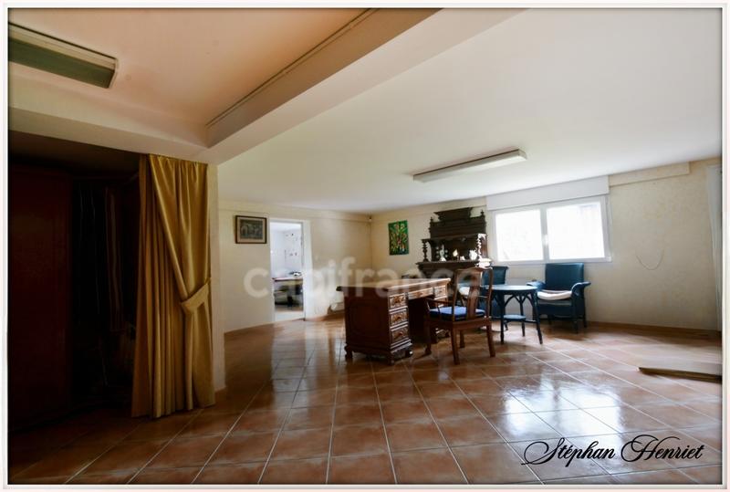 Maison - 266 m² - 11 pièces