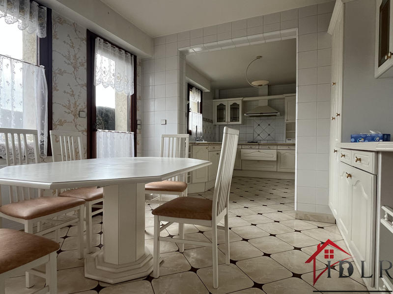 Maison - 230 m² - 7 pièces