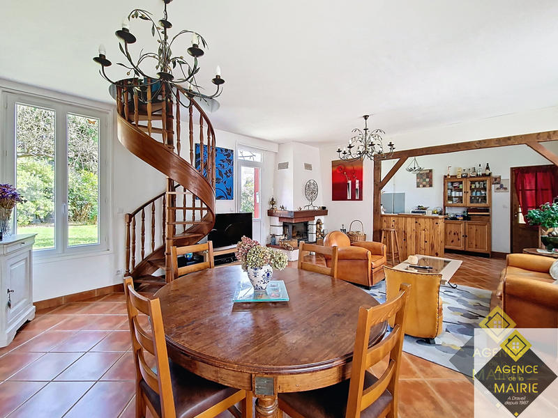 Maison - 143 m² - 6 pièces