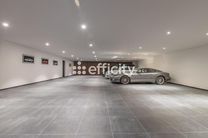 Maison - 860 m² - 14 pièces