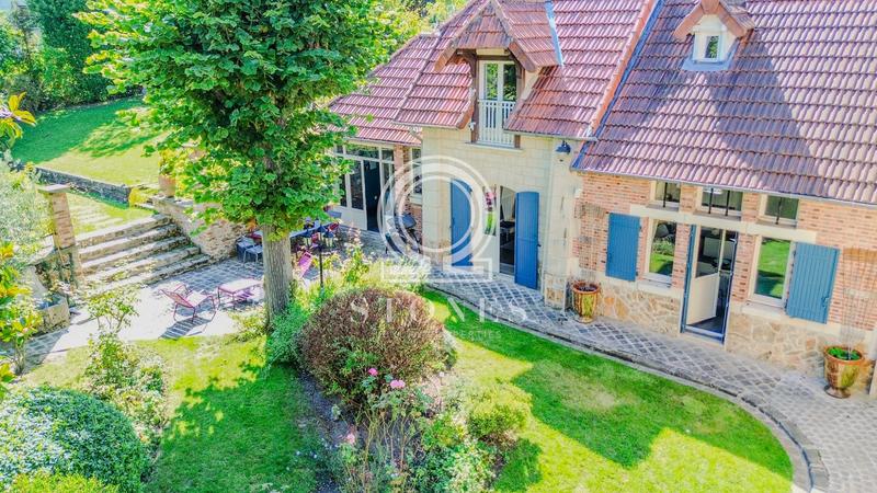 Maison ancienne - 213 m² - 8 pièces