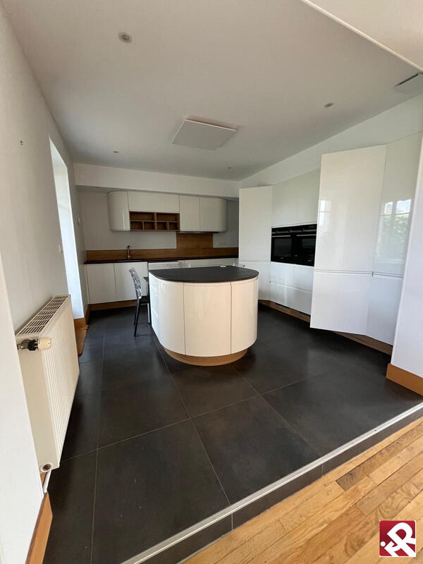 Appartement - 174 m² - 6 pièces