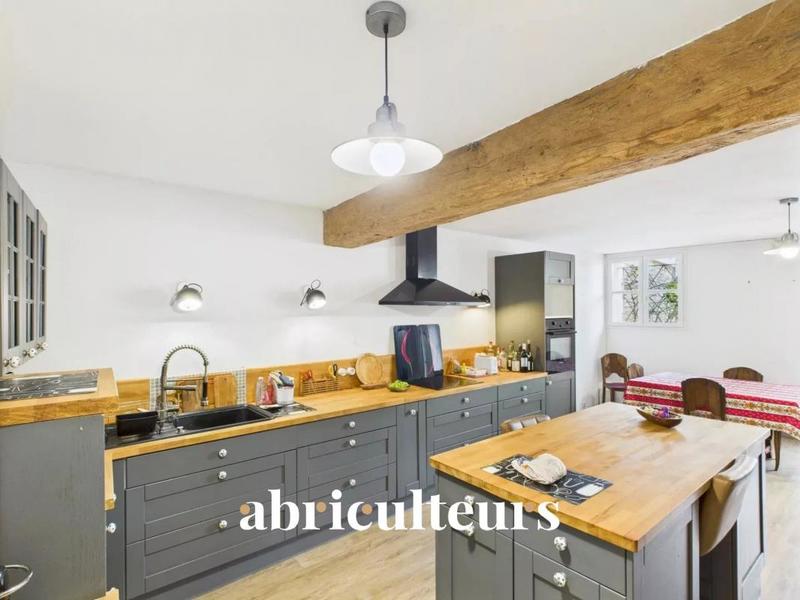 Maison - 258 m² - 12 pièces