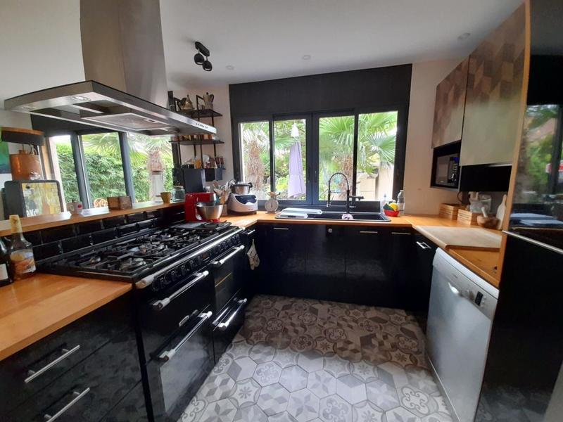 Maison - 95 930 m² - 4 pièces