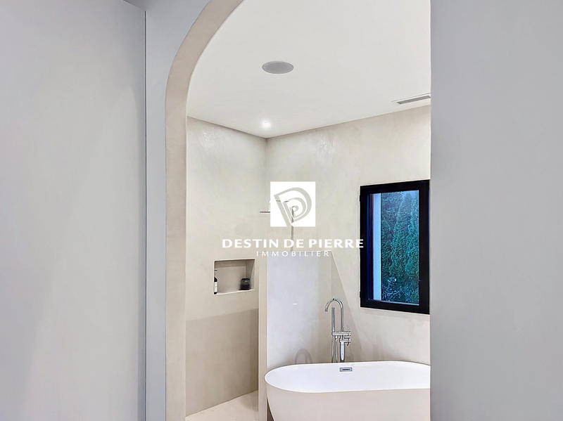 Maison - 219 m² - 6 pièces