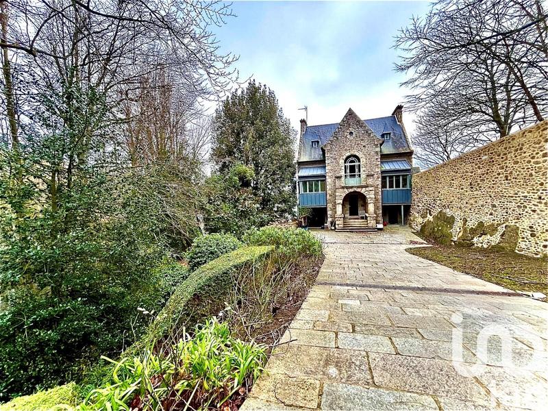 Maison - 360 m² - 13 pièces