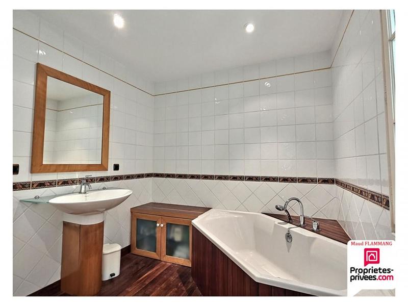 Maison - 224 m² - 8 pièces